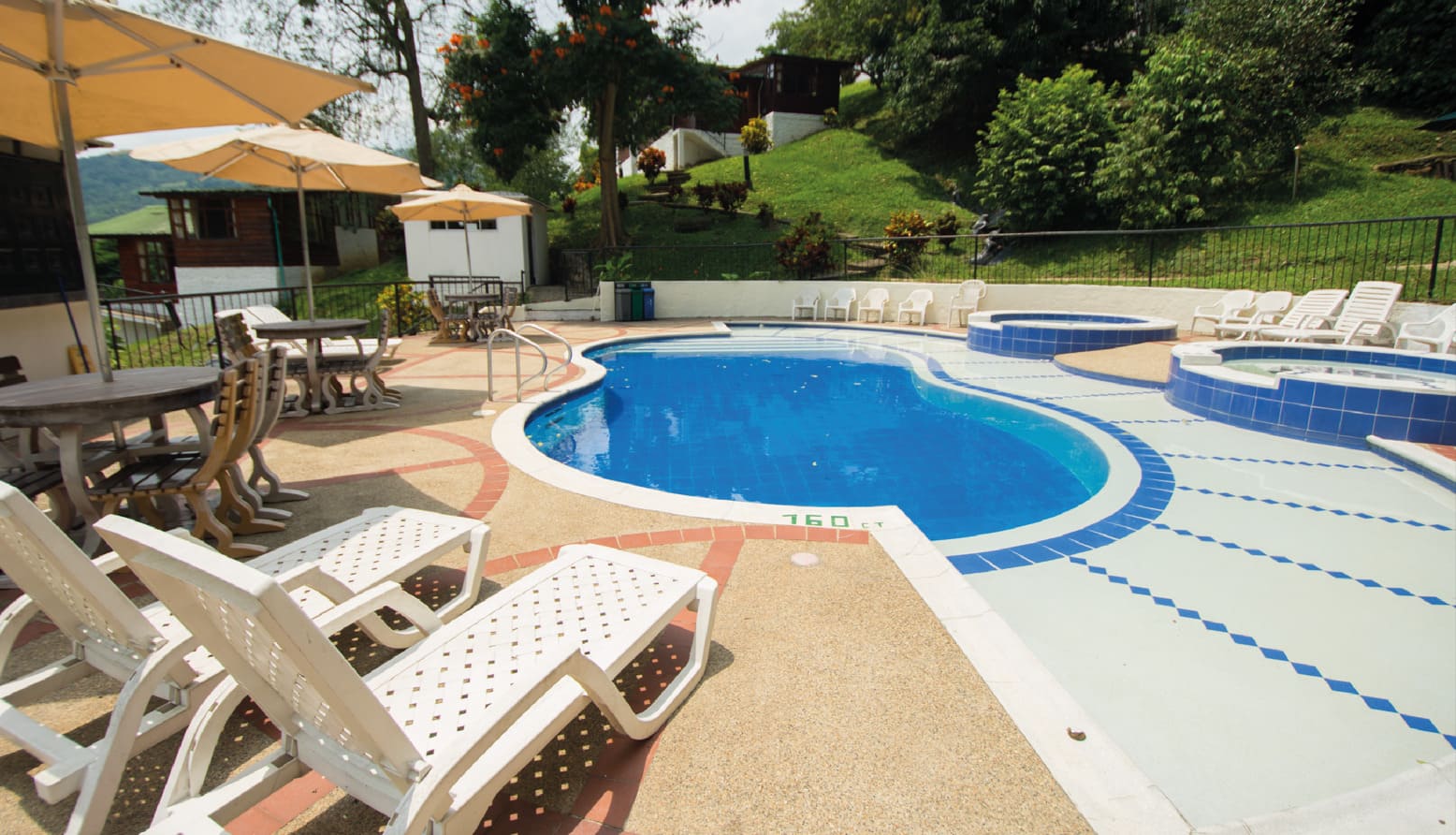 PISCINA